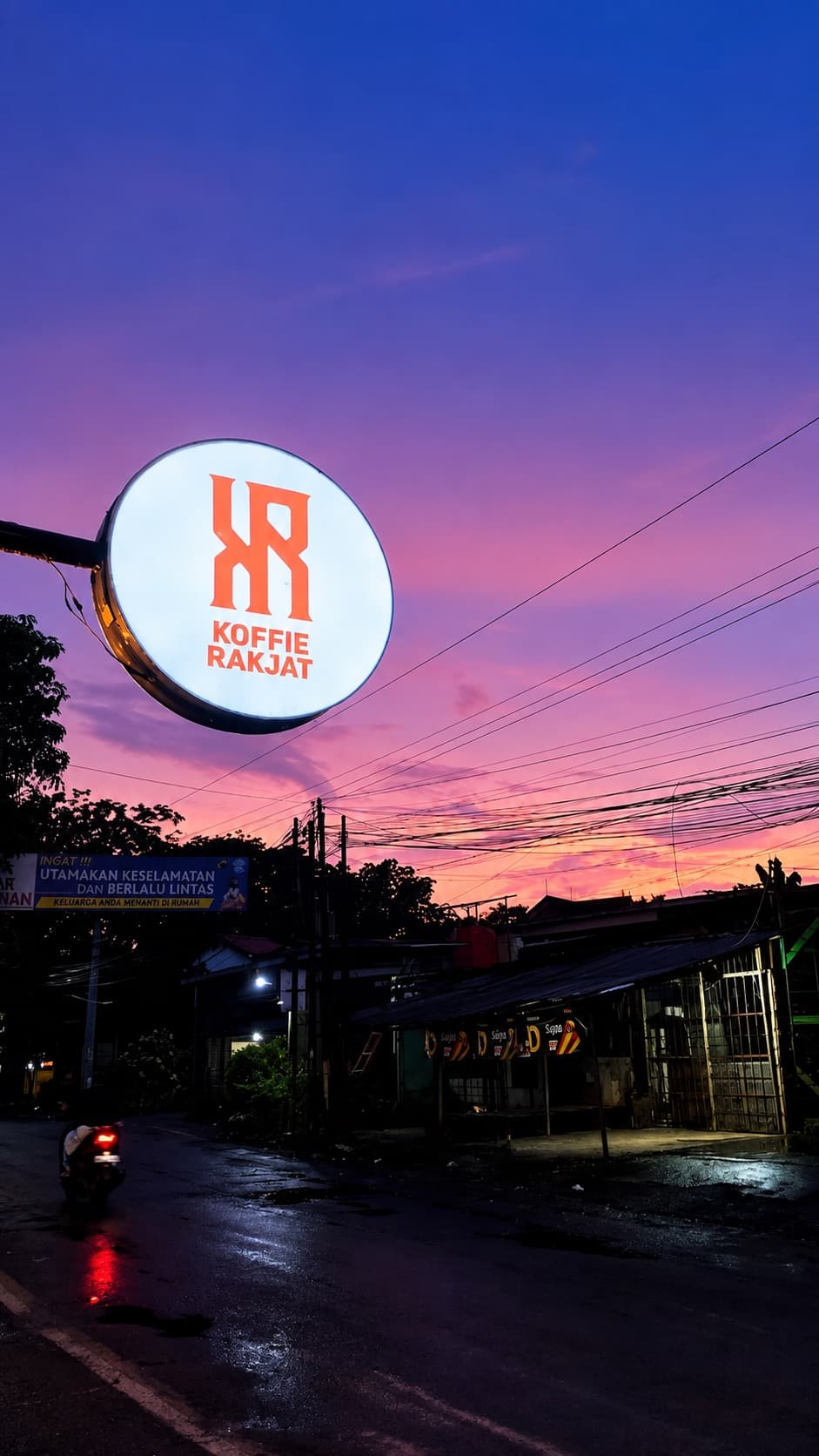 Koffie Rakjat Sunset Backdrop